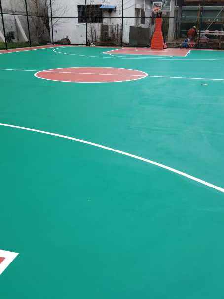 彭水 球场长期使用易出现地面开裂